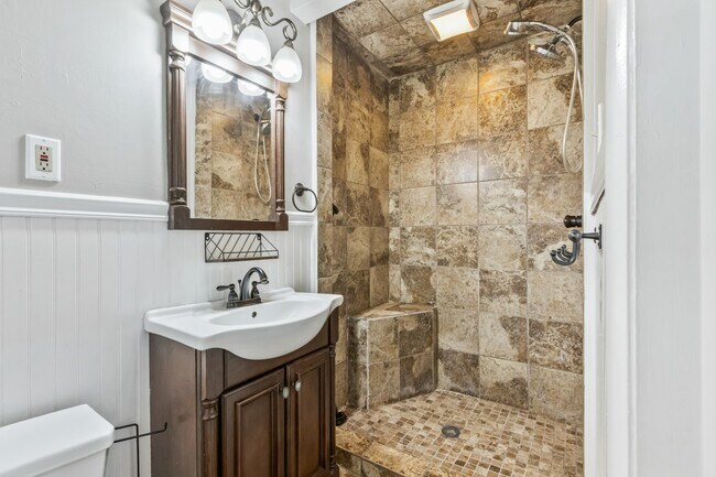 Building Photo - 4301 Richardson Dr NW