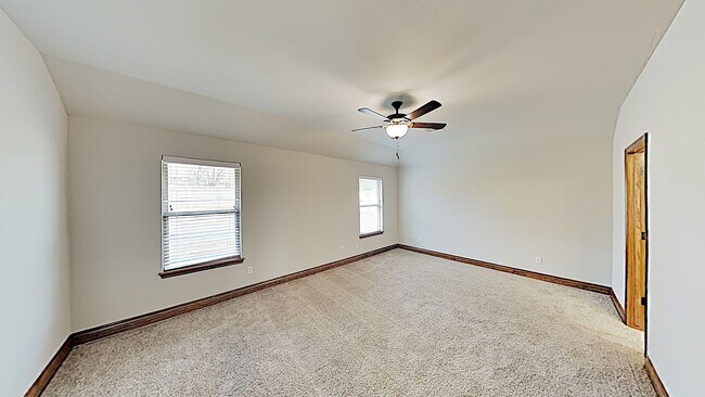 Building Photo - Very Nice 4 Bedroom 2 Bath Home in Yukon Schools