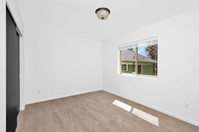 Building Photo - 1807 25th Ave
