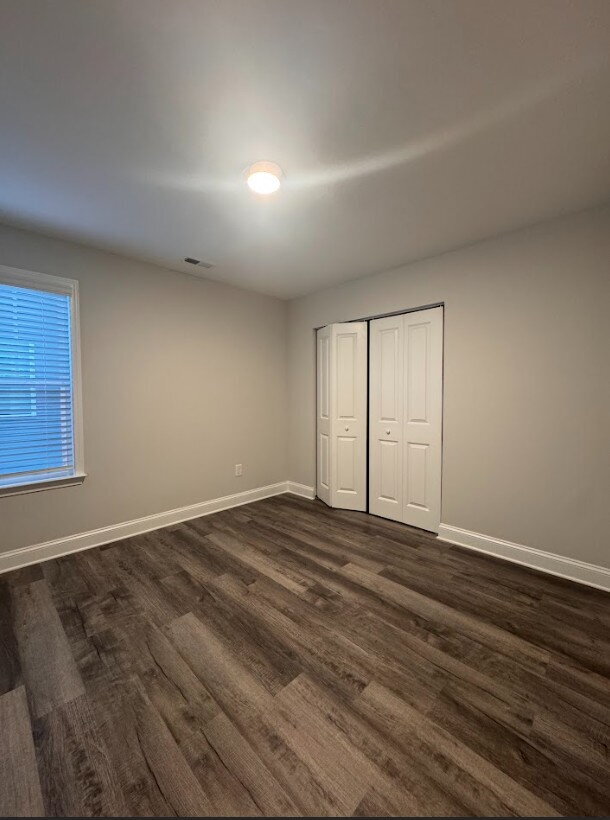 Building Photo - Sign a 12-month lease now and receive the ...