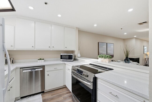 Building Photo - 153 California Ave