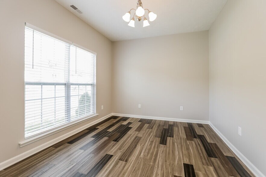 Building Photo - 2821 Painted Pony Dr