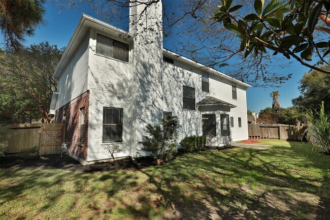 Building Photo - 13110 Mills River St