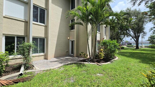 Building Photo - 2244 Winkler Ave