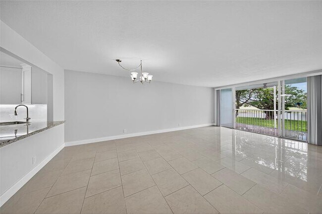 Building Photo - 3090 N Course Dr