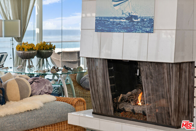 Building Photo - 27060 Malibu Cove Colony Dr