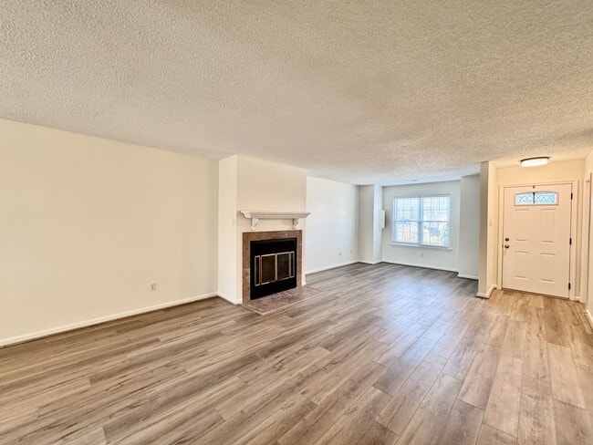 Building Photo - Completely Renovated & Ready 02-25-26! 2 Primary Suites, All Appliances Convey and Dog-Friendly!