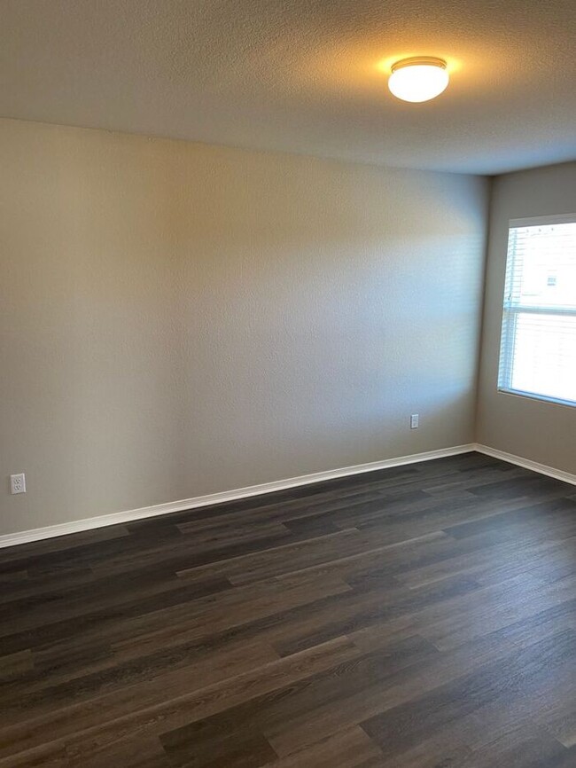 Building Photo - *Valentine's Day Offer!* Three Bedroom | T...