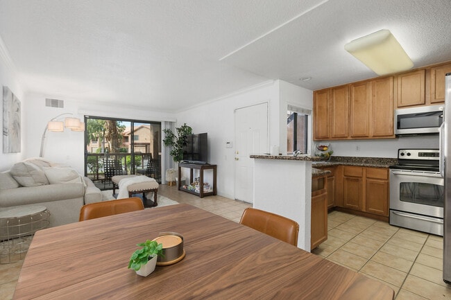 Building Photo - 78650 Ave 42