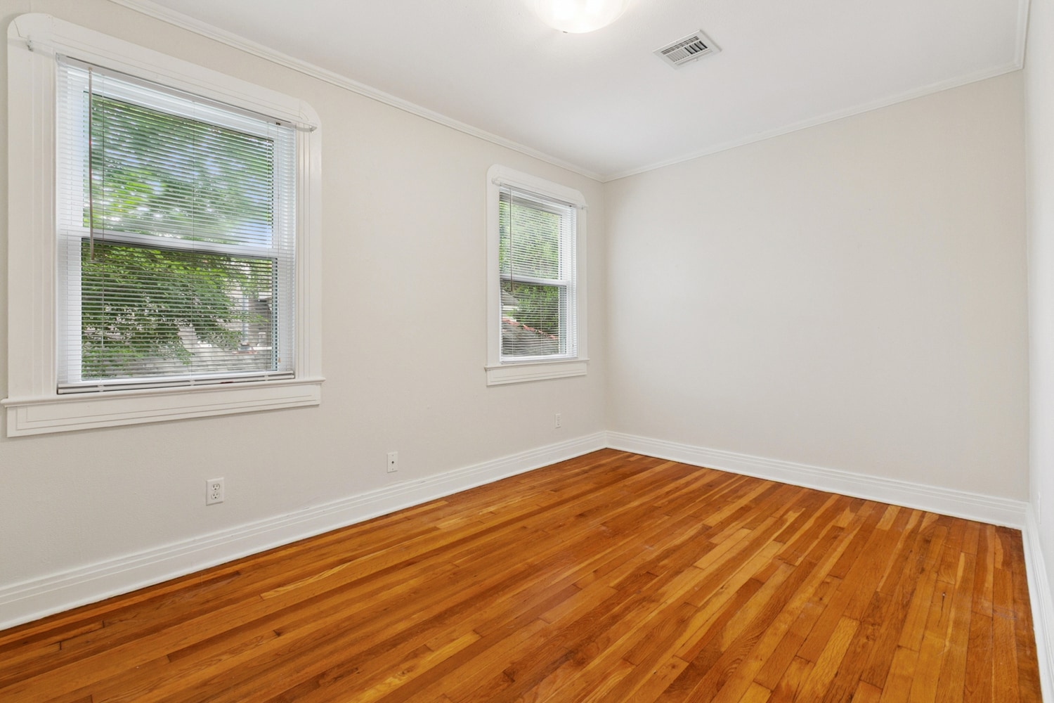 Building Photo - 67 S Wren St
