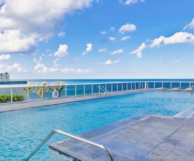 Building Photo - 16001 Collins Ave