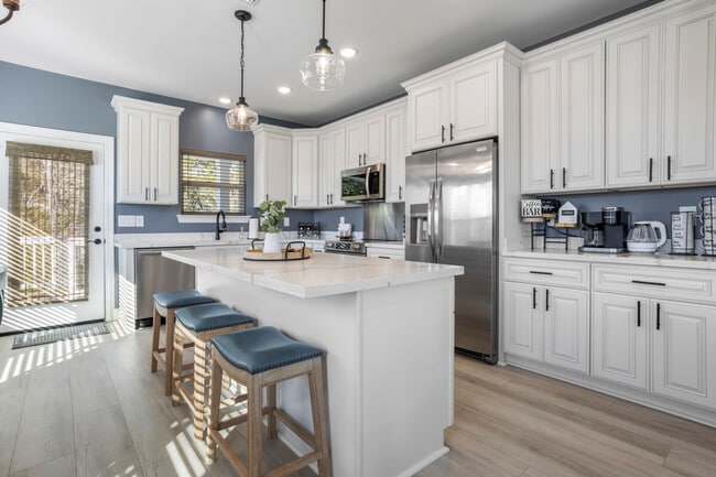 Building Photo - 135 Brady Dr