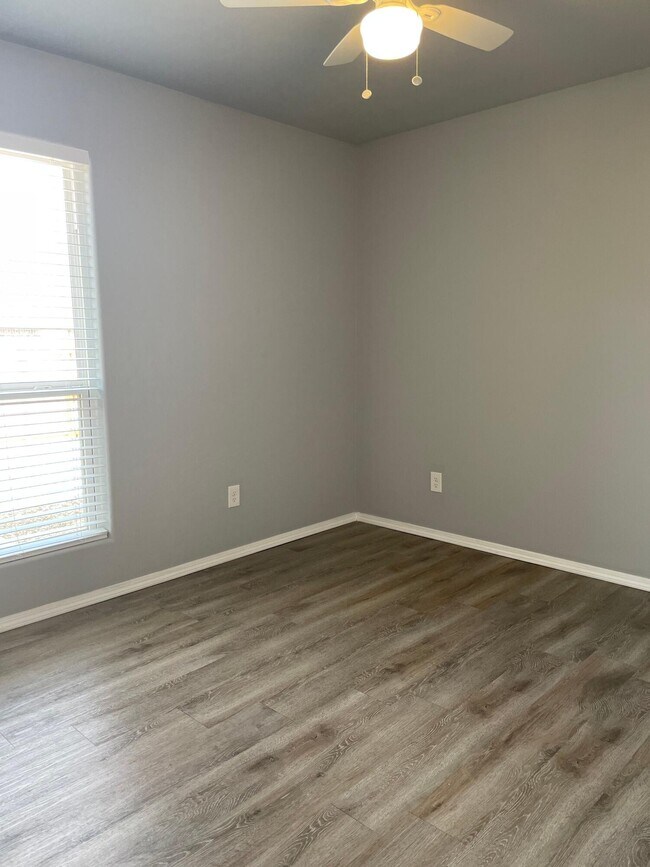 Building Photo - 1303 N Colton Ave