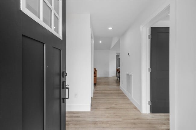 Building Photo - 4131 Porter Ave