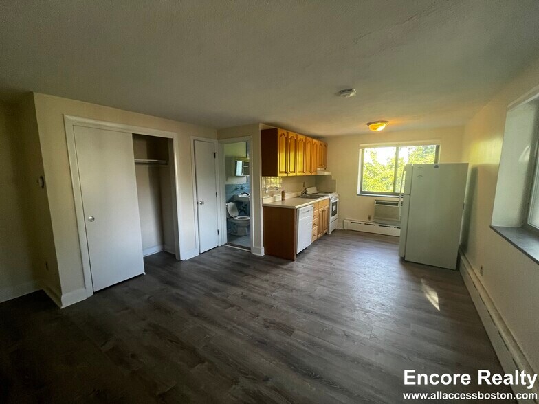 Building Photo - 15 Chester St