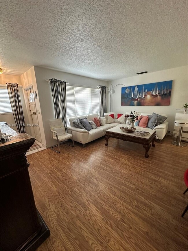 Building Photo - 2420 Park Ln