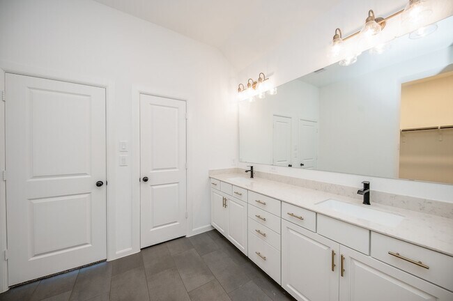 Building Photo - 42514 Summer Crst Rd