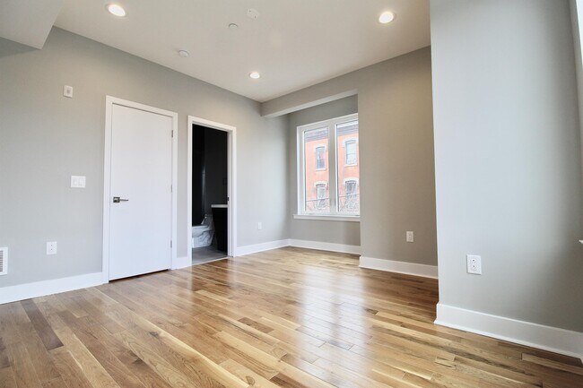 Building Photo - 1642 Cambridge St
