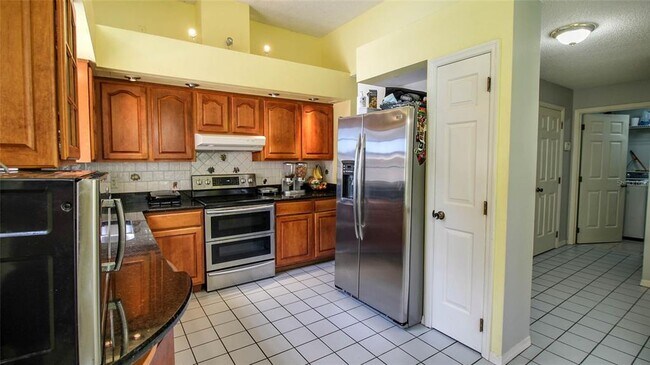 Building Photo - 913 Red Dandy Dr