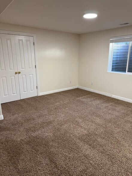Building Photo - 1117 E 200 S
