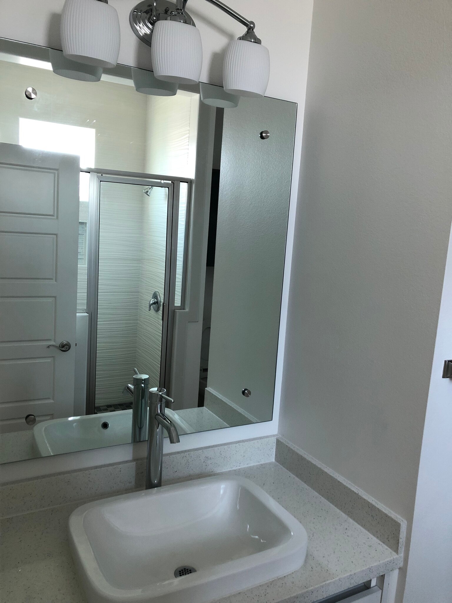 Building Photo - 706 W Carmel Ave