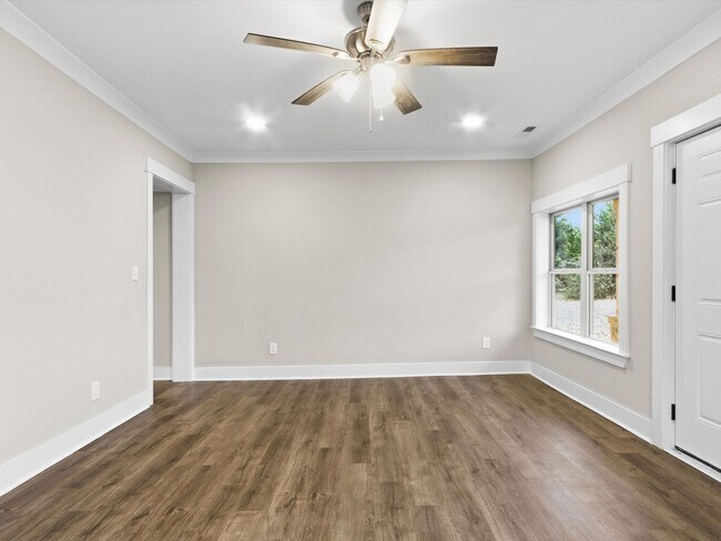 Building Photo - Enjoy privacy and seclusion while still being in Athens City!