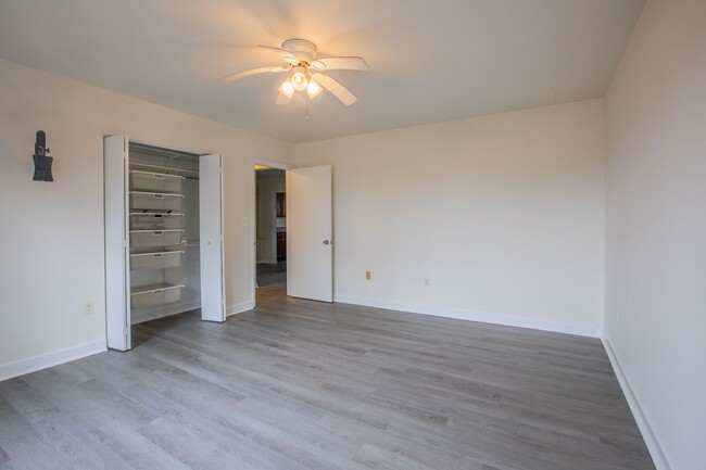 Building Photo - Charming 2 BR/1 BA Apartment in Rockville!