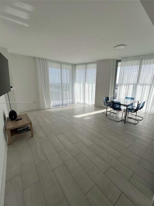 Building Photo - 2000 Metropica Wy