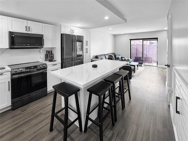 Building Photo - 110 SW 108th Ave