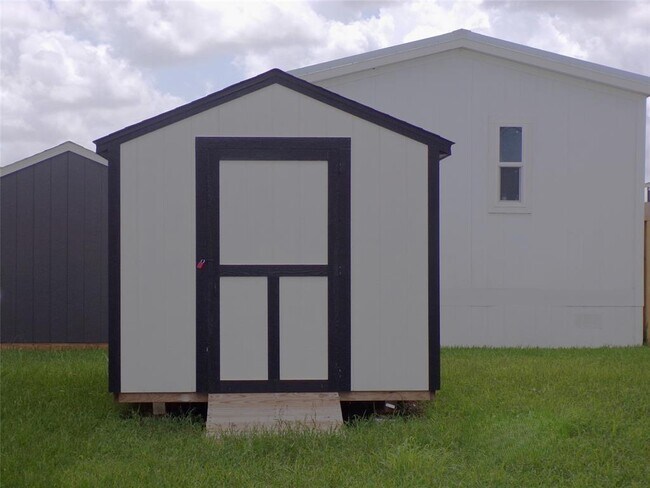 Building Photo - 127 Lear Ln