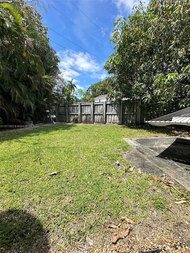 Building Photo - 1753 NE 18th St