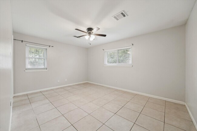 Building Photo - 10522 Barwood Dr