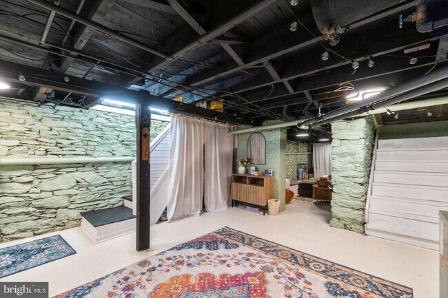 Building Photo - 15 E 4th St