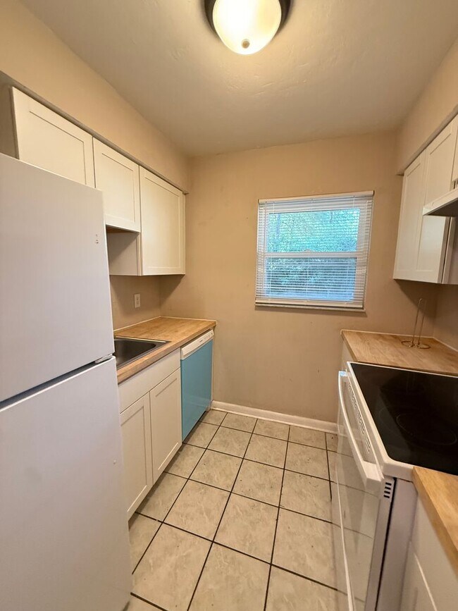 Building Photo - 1721 SW 68th Terrace