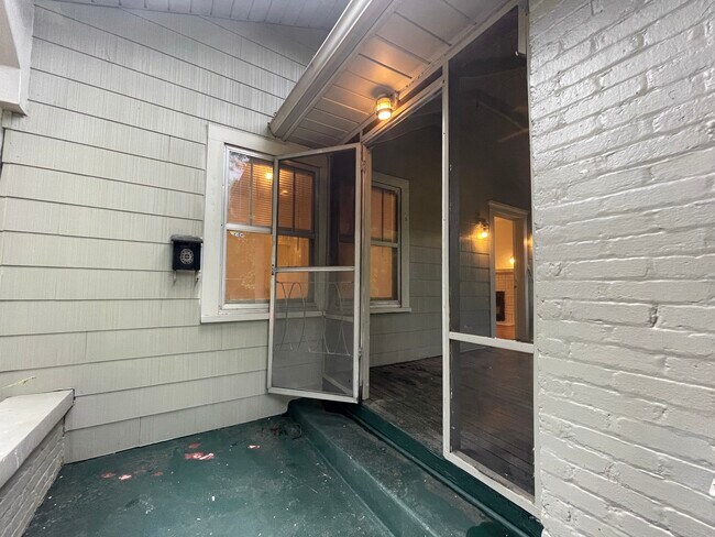 Front porch - 908 Oxmoor Rd