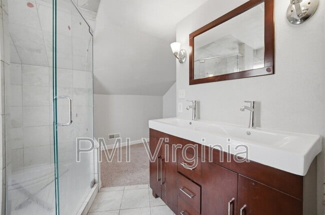 Building Photo - 1906 Montclair Ave