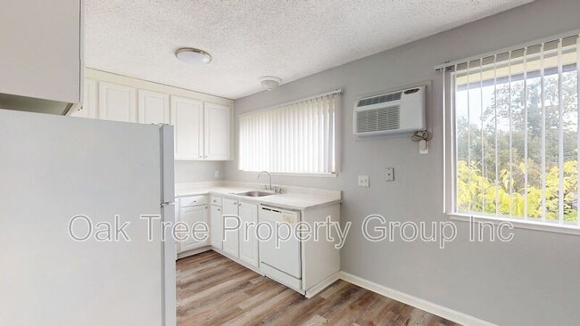 Building Photo - 1922 Cordoba St