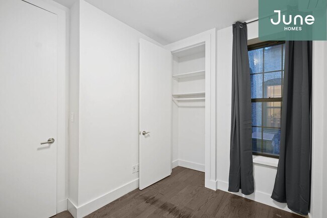 Building Photo - Full room in 3-bed/1.5-bath Home