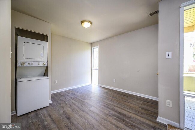 Building Photo - 7147 Donnell Pl