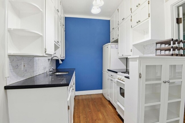 Building Photo - 2121 James M Wood Blvd