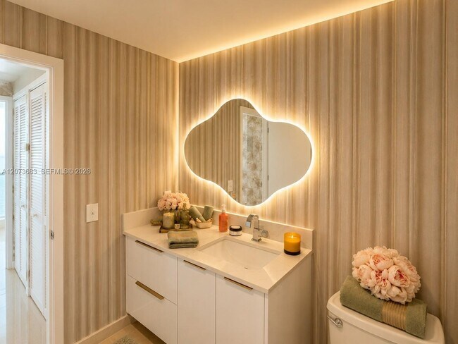 Building Photo - 300 S Biscayne Blvd