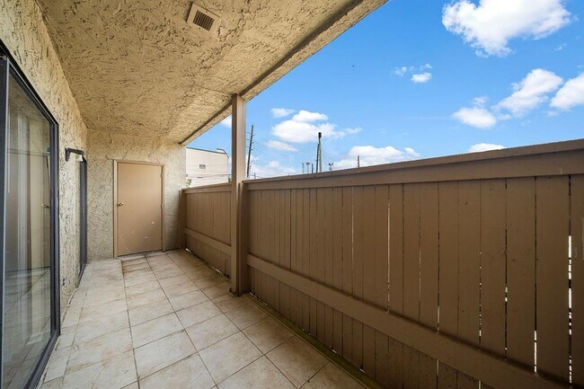Building Photo - 8429 Hearth Dr