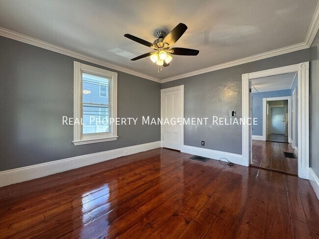 Building Photo - 98 Eustis St