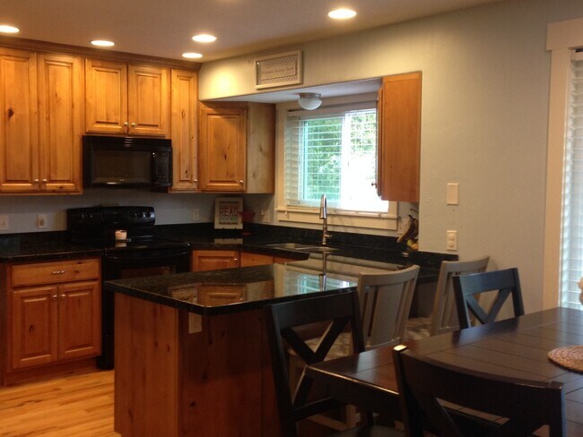 Building Photo - Large Family Lehi Home available now!