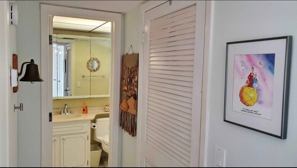 Building Photo - 3802 Gulf of Mexico Dr