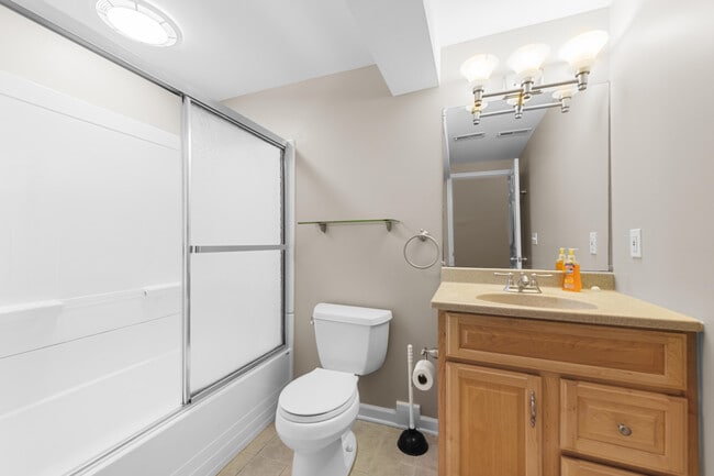 Building Photo - 47643 Ashford Dr S