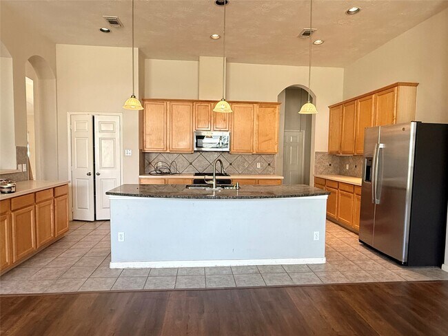Building Photo - 11605 Bay Ledge Dr
