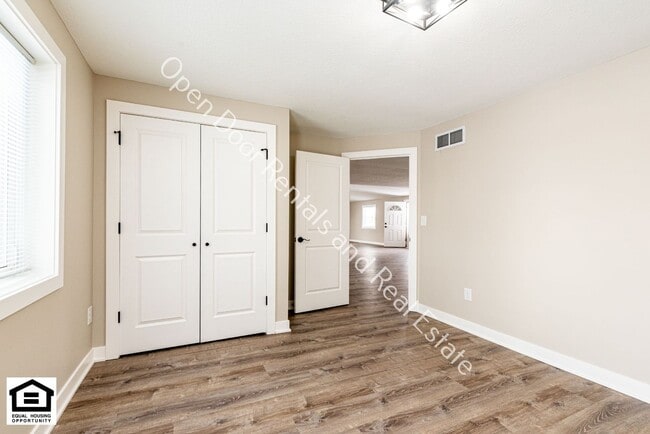 Building Photo - 4 bedroom home now available! ***MOVE IN RENT SPECIAL $500 OFF FIRST MONTH'S RENT!!!***