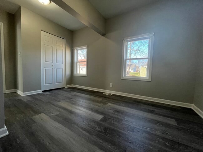 Building Photo - 1204 N Park St