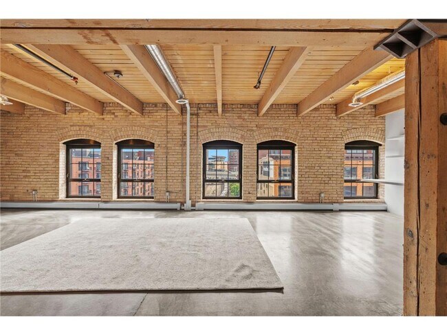 Building Photo - 404 N Washington Ave